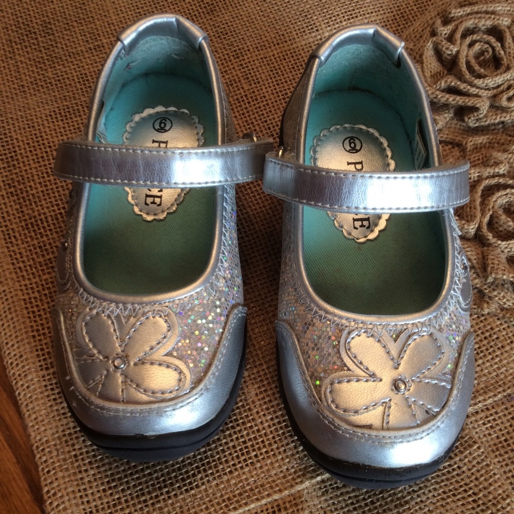 Place Silver Shoes Sz 6
